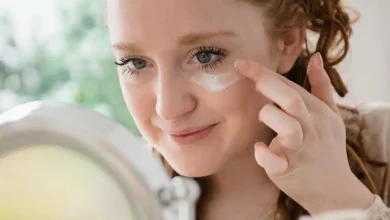 Acha que não precisa de protetor solar com o tempo nublado? Descubra por que a radiação UVA é uma ameaça silenciosa e como proteger sua pele diariamente.