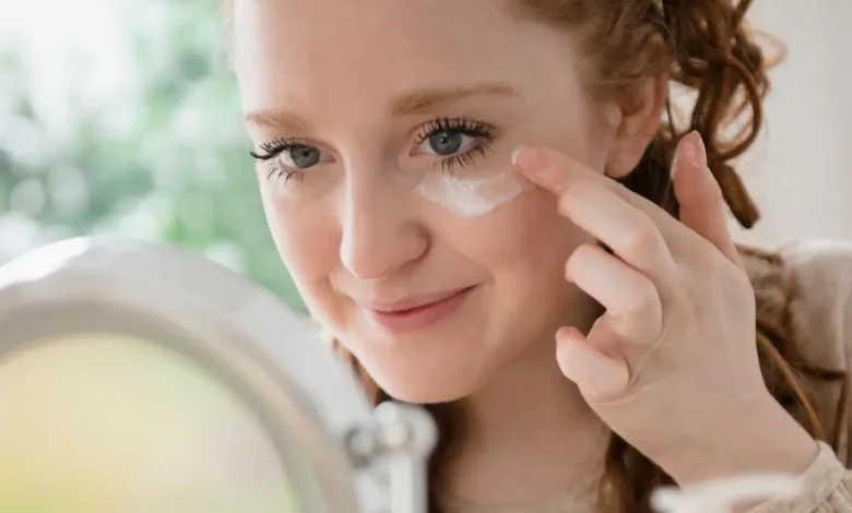 Acha que não precisa de protetor solar com o tempo nublado? Descubra por que a radiação UVA é uma ameaça silenciosa e como proteger sua pele diariamente.