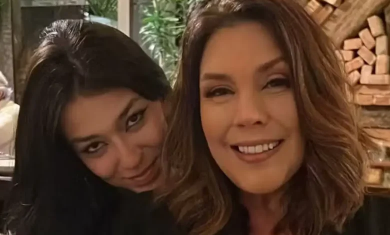 A cantora Simony anuncia a remissão total do câncer colorretal, um marco de esperança após anos de luta. Leia o emocionante desabafo da filha Pyetra Benelli e a jornada de superação da família.