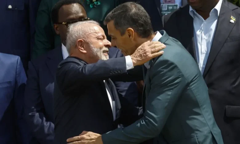 Líderes de esquerda de vários países, incluindo Brasil, Espanha e Colômbia, se reúnem em Barcelona para discutir crise bélica no Oriente Médio e ascensão da extrema direita.