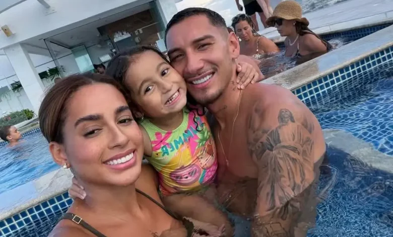 Após rumores de crise no relacionamento, MC Loma quebra o silêncio e explica o sumiço do perfil de Ronald Belé nas redes sociais. Confira os detalhes.