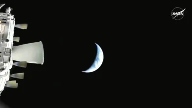 A missão Artemis II faz história ao registrar a primeira imagem da Terra vista do espaço profundo em 54 anos. Descubra a importância deste voo de teste e o futuro da exploração lunar.