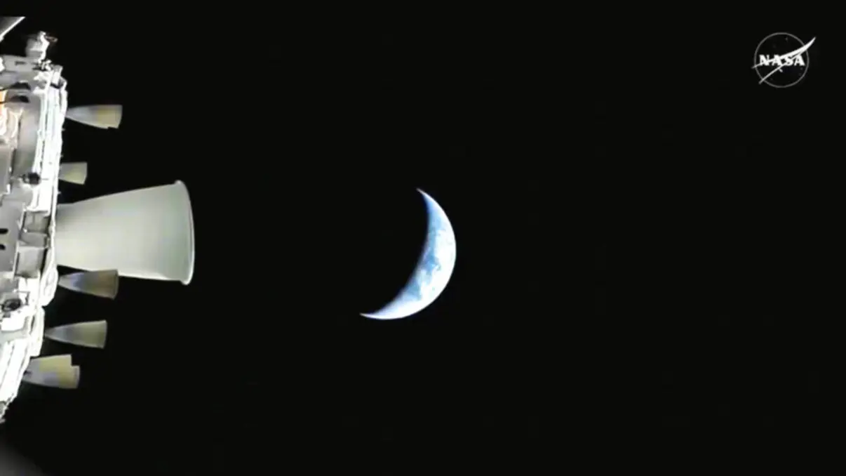 A missão Artemis II faz história ao registrar a primeira imagem da Terra vista do espaço profundo em 54 anos. Descubra a importância deste voo de teste e o futuro da exploração lunar.