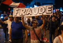 O Júri Nacional Eleitoral do Peru rejeitou pedidos por eleições complementares após falhas logísticas no primeiro turno. Entenda o impacto no pleito.