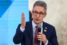 Romeu Zema, ex-governador mineiro, é acusado de "fake news" por Gilmar Mendes, ministro do STF, após vídeo criticando tribunal e ministros.