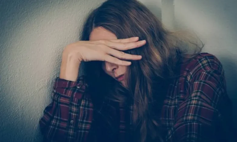 Aprenda a identificar sinais de um relacionamento abusivo. Entenda comportamentos sutis que comprometem sua saúde emocional e saiba como buscar liberdade.