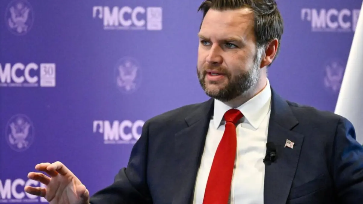 O posicionamento do Papa Leão XIV contra o conflito com o Irã gera polêmica. Entenda o embate entre a Igreja e o governo Trump sobre a ética militar.