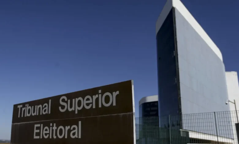 Federação de partidos políticos denuncia uso de IA em redes sociais, alegando disseminação de desinformação e propaganda eleitoral disfarçada sem identificação clara.