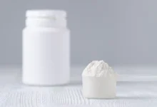 A creatina vai além do ganho de massa muscular e ganha espaço na neurociência. Entenda como o suplemento pode impulsionar o foco, a memória e a energia mental.