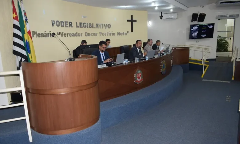 Confira a pauta da próxima sessão da Câmara de Paraguaçu Paulista, com cobranças ao prefeito Antian e moção de repúdio sobre demissão na Santa Casa.