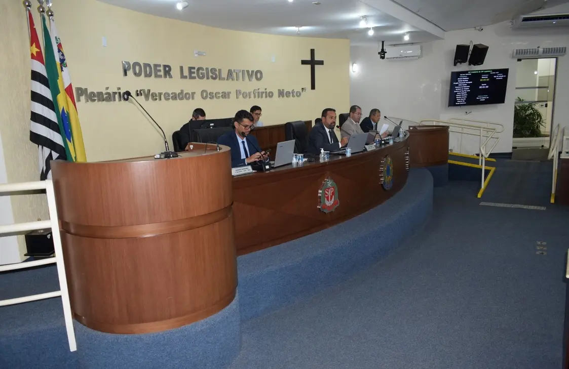 Câmara de Paraguaçu vota moção por demissão na Santa Casa 6 Confira a pauta da próxima sessão da Câmara de Paraguaçu Paulista, com cobranças ao prefeito Antian e moção de repúdio sobre demissão na Santa Casa.