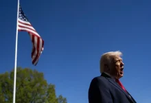 Forças americanas neutralizaram sete lanchas do Irã após ataques contra navios comerciais no Estreito de Ormuz. Confira os detalhes da operação militar.