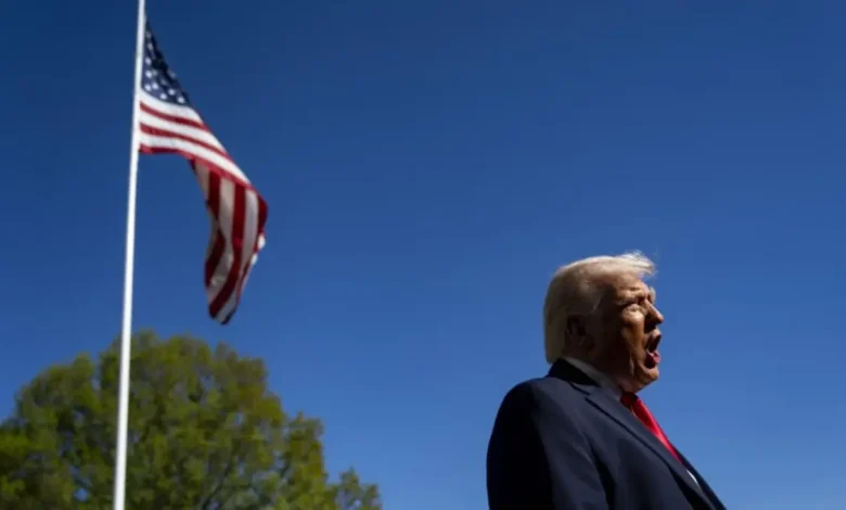Forças americanas neutralizaram sete lanchas do Irã após ataques contra navios comerciais no Estreito de Ormuz. Confira os detalhes da operação militar.