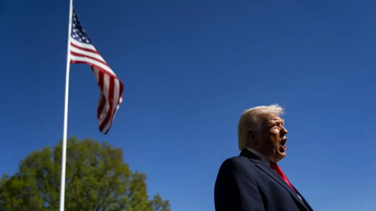 Forças americanas neutralizaram sete lanchas do Irã após ataques contra navios comerciais no Estreito de Ormuz. Confira os detalhes da operação militar.