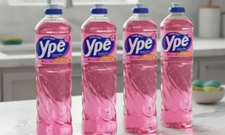 Anvisa suspende fabricação e ordena recall de produtos Ypê por risco de contaminação biológica. Confira a lista de lotes afetados e saiba o que fazer agora.