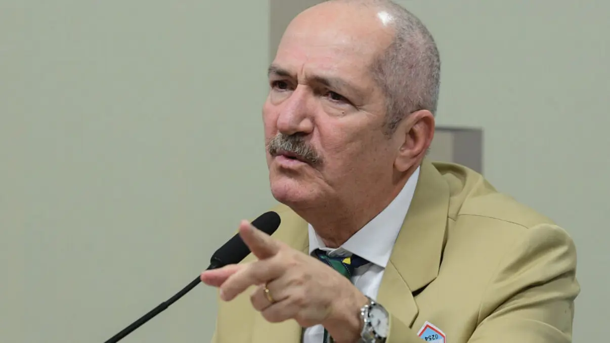 Democracia Cristã inicia processo de expulsão de Aldo Rebelo 6 O partido Democracia Cristã abriu processo de expulsão sumária contra o pré-candidato Aldo Rebelo após conflitos internos sobre a candidatura de Joaquim Barbosa.