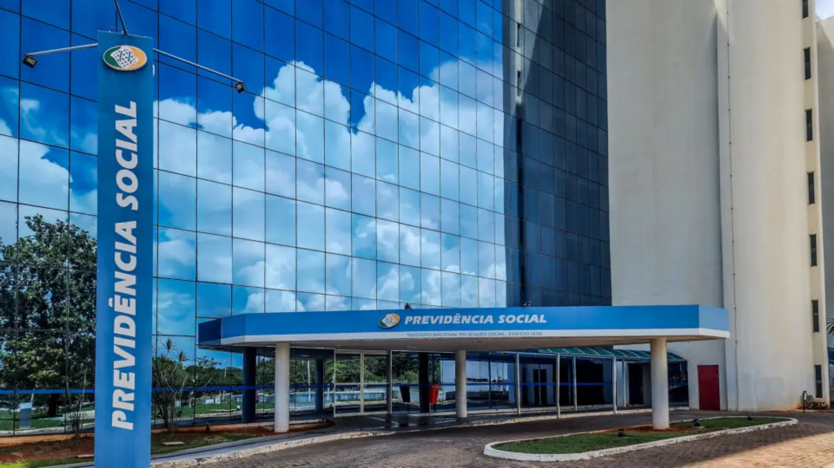 O TCU autorizou o INSS a retomar empréstimos consignados após ajustes de segurança. Confira as mudanças e o que continua proibido para os beneficiários.