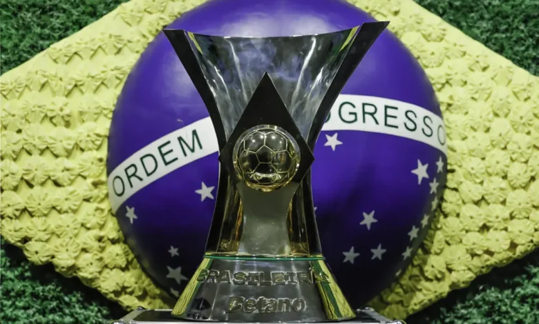 O Brasileirão figura entre os torneios com maior rotatividade de treinadores globalmente. Entenda o impacto dessa instabilidade no futebol brasileiro.
