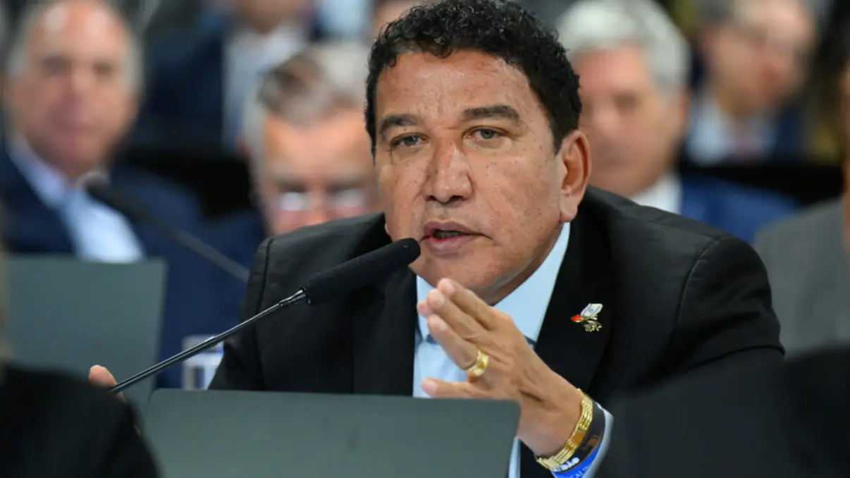 O senador Magno Malta registrou boletim de ocorrência contra uma técnica de enfermagem após ser acusado de agressão durante internação no hospital DF Star.