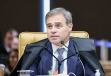 O ministro André Mendonça votou a favor de lei que garante aos pais o direito de vetar atividades pedagógicas sobre gênero em escolas. Entenda a polêmica.