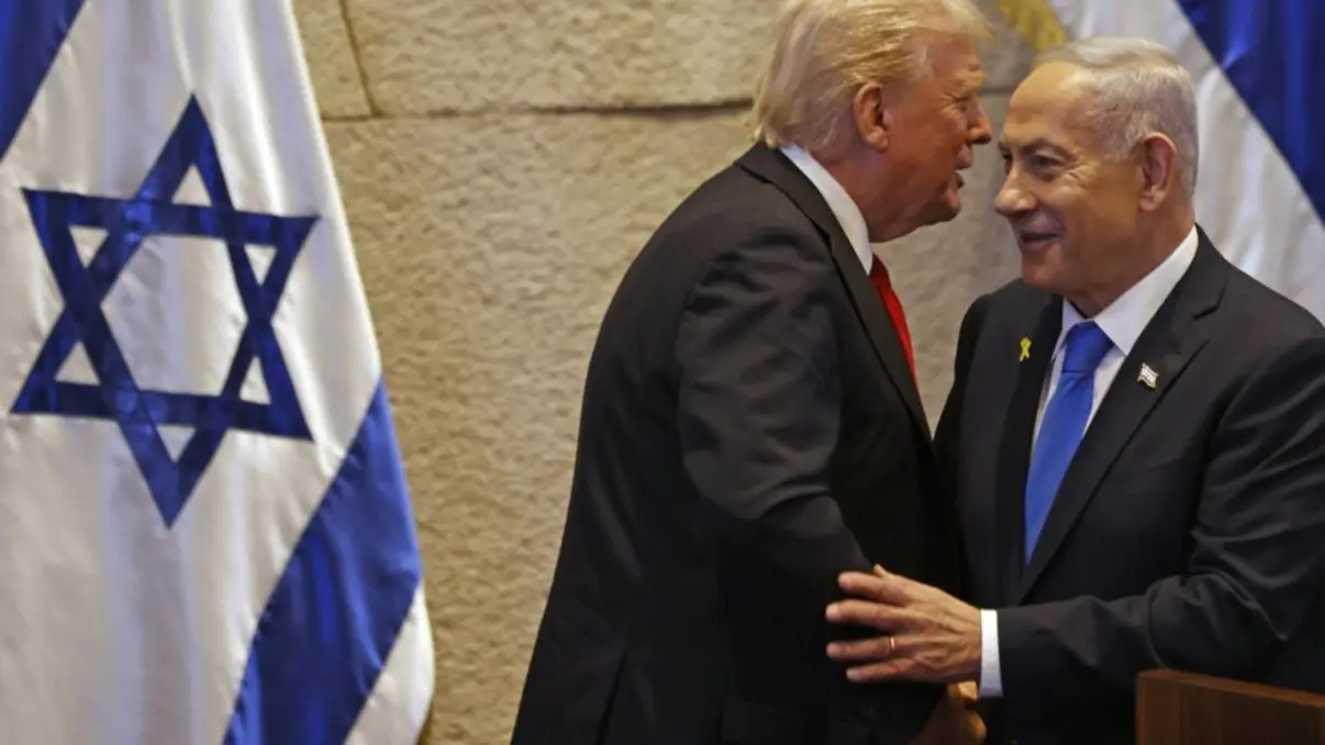 O presidente Donald Trump endurece o tom contra o Irã e descarta novas concessões, sinalizando possível retomada de ataques. Acompanhe os detalhes aqui.