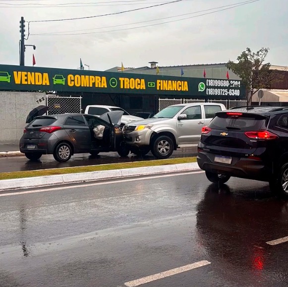 Acidente em Assis Avenida Dom Antonio Colisao de Veiculos Transito Assis Trafego Urbano Noticias Locais
