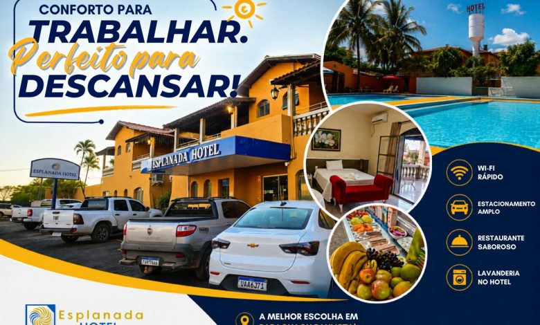 Onde Ficar em Paraguaçu Paulista: O Guia Definitivo sobre Hospedagem Corporativa e Lazer no Esplanada Hotel 1 Arte gráfica do Esplanada Hotel com o texto principal "Conforto para trabalhar. Perfeito para descansar!". A imagem exibe quatro fotos: a área de piscinas com borda amarela e a torre branca da caixa d'água ao fundo, o interior de um quarto com cama de casal e ar-condicionado, uma mesa de café da manhã farta com frutas frescas e frios, e o amplo estacionamento na fachada do hotel com várias caminhonetes paradas. Na lateral direita, ícones destacam os serviços: Wi-Fi rápido, Estacionamento amplo, Restaurante saboroso e Lavanderia no hotel. No rodapé está o logotipo do Esplanada Hotel e a frase "A melhor escolha em Paraguaçu Paulista!".