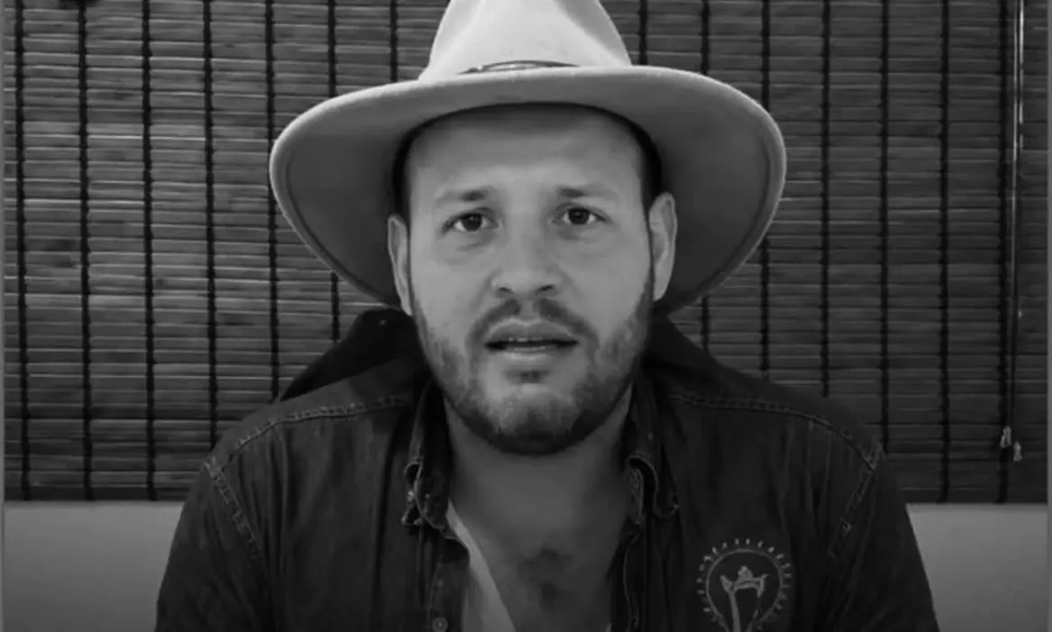 Violência política marca a Colômbia após o assassinato a tiros de um aliado e um assessor de candidato à presidência. Entenda o impacto deste crime.
