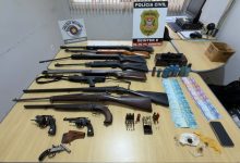 POLICIA CIVIL APREENDE ARMAS E DROGAS