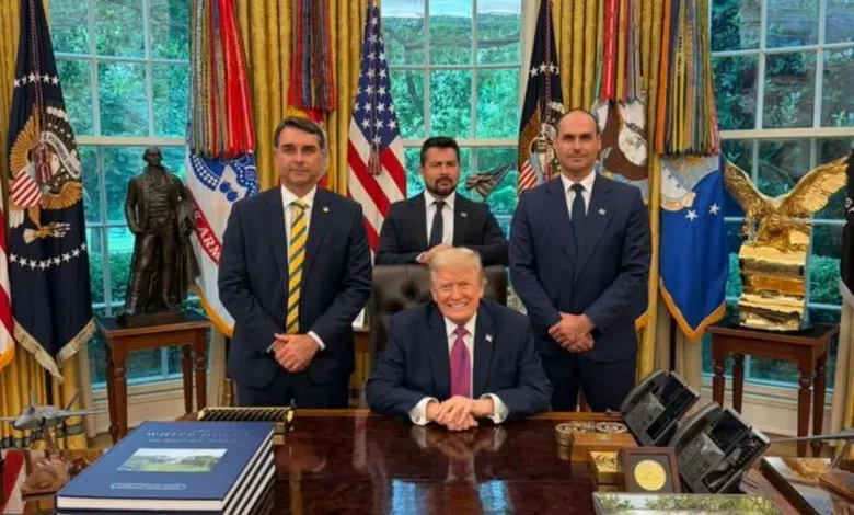 Encontro entre Flávio Bolsonaro e Donald Trump no Salão Oval gera intensa repercussão política e polariza debate sobre segurança pública no Brasil.