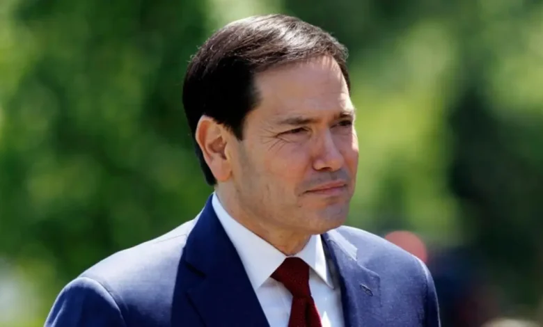 O secretário Marco Rubio confirmou oferta de US$ 100 milhões para Cuba, sob condição de distribuição independente. Entenda o impasse diplomático.