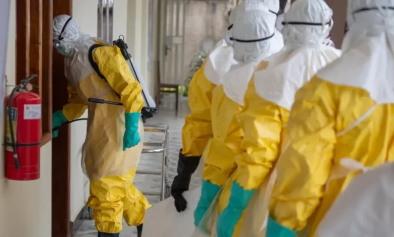 O surto de ebola na República Democrática do Congo e Uganda coloca dez países em alerta máximo. Confira os riscos e as medidas de controle da doença.