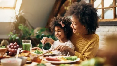 Descubra como a astrologia revela perfis maternos únicos neste Dia das Mães. Entenda a forma como cada signo exerce o amor e o cuidado com os filhos.