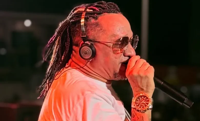 O cantor Kinho do Rodo faleceu na madrugada deste sábado após sofrer um mal súbito. A notícia abalou fãs e o cenário musical brasileiro.