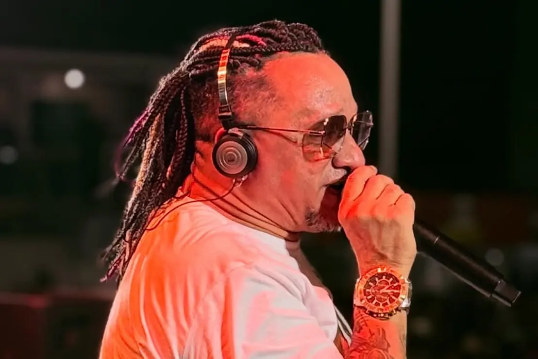 O cantor Kinho do Rodo faleceu na madrugada deste sábado após sofrer um mal súbito. A notícia abalou fãs e o cenário musical brasileiro.
