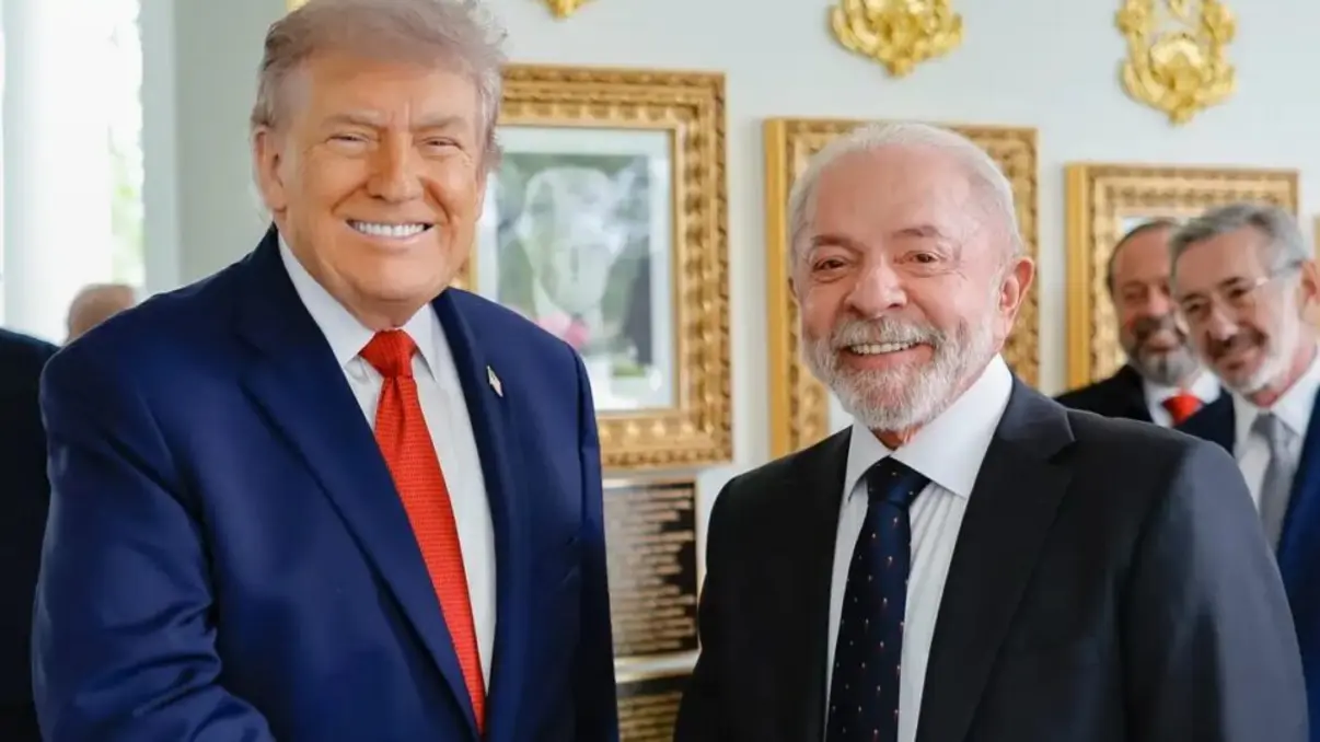 Presidente dos EUA, Donald Trump, recebe Luiz Inácio Lula da Silva em Washington. Encontro debateu comércio e tarifas para reduzir tensões bilaterais.
