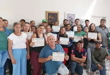 Profissionais do transporte escolar de Lutécia realizam treinamento focado na Lei Lucas e em técnicas de atendimento humanizado para garantir segurança dos alunos.