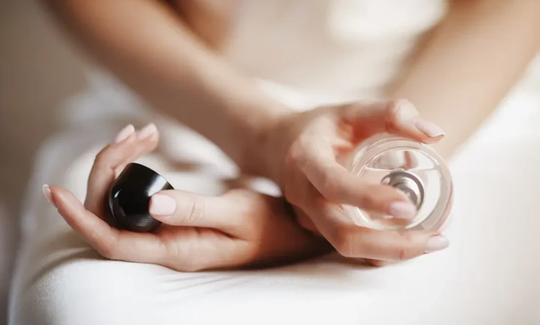 Descubra com a Folha de Paraguaçu o que torna os perfumes árabes um sucesso avassalador. Desvendamos a história, ingredientes e o segredo por trás de fragrâncias viciantes.