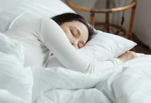 Sonhar com o fim de um namoro ou casamento assusta, mas entenda por que isso geralmente indica transformações pessoais e mudanças internas necessárias.
