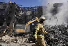 A Rússia lançou uma ofensiva massiva contra Kiev utilizando o míssil hipersônico Oreshnik. Confira os detalhes do conflito e os impactos na região.