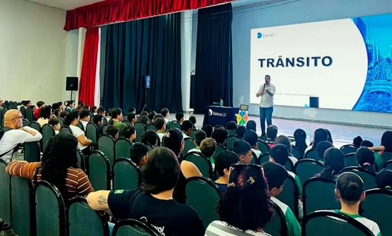 Tarumã promove ação educativa inovadora com estudantes do 5º ano para segurança viária. Aprenda como a cidade investe na formação de pedestres e futuros condutores conscientes.