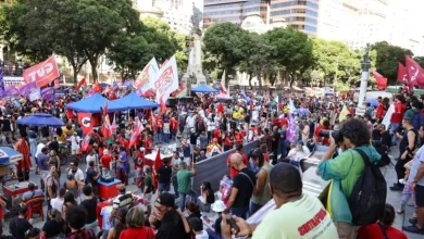 Lula evita participação em atos do 1º de Maio após derrotas no Congresso. Confira os bastidores e a repercussão da ausência do presidente neste feriado.