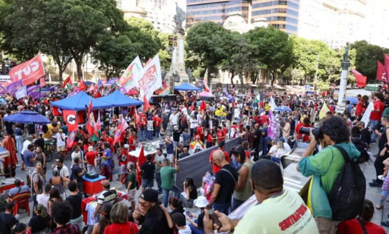 Lula evita participação em atos do 1º de Maio após derrotas no Congresso. Confira os bastidores e a repercussão da ausência do presidente neste feriado.