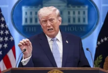 O governo americano impõe sanções a empresas iranianas em meio a impasses diplomáticos e crescentes temores sobre a estabilidade no Estreito de Ormuz.