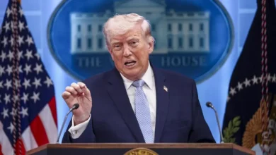 O governo americano impõe sanções a empresas iranianas em meio a impasses diplomáticos e crescentes temores sobre a estabilidade no Estreito de Ormuz.