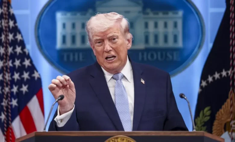 O governo americano impõe sanções a empresas iranianas em meio a impasses diplomáticos e crescentes temores sobre a estabilidade no Estreito de Ormuz.