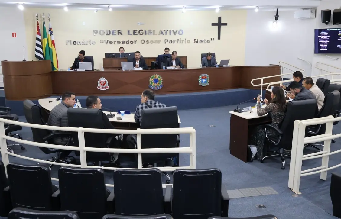 Câmara de Paraguaçu Paulista aprova consultas e óculos grátis para alunos, repasse para agentes de saúde e R$ 644 mil para coleta de lixo. Veja os detalhes!