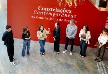 Conheça a exposição Constelações Contemporâneas no Teatro Nacional. São 41 artistas e 200 obras com entrada gratuita. Confira como visitar esta mostra cultural.
