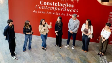 Conheça a exposição Constelações Contemporâneas no Teatro Nacional. São 41 artistas e 200 obras com entrada gratuita. Confira como visitar esta mostra cultural.