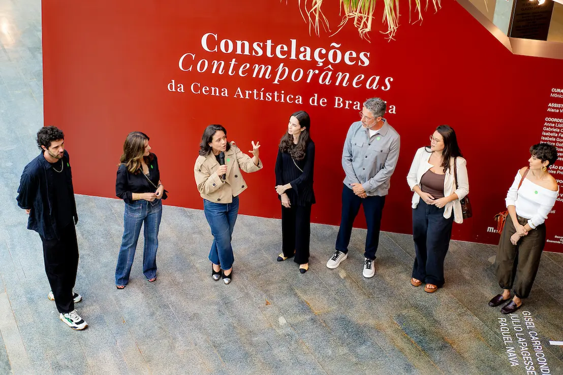 Constelações Contemporâneas: Arte Gratuita no Teatro Nacional 6 Conheça a exposição Constelações Contemporâneas no Teatro Nacional. São 41 artistas e 200 obras com entrada gratuita. Confira como visitar esta mostra cultural.